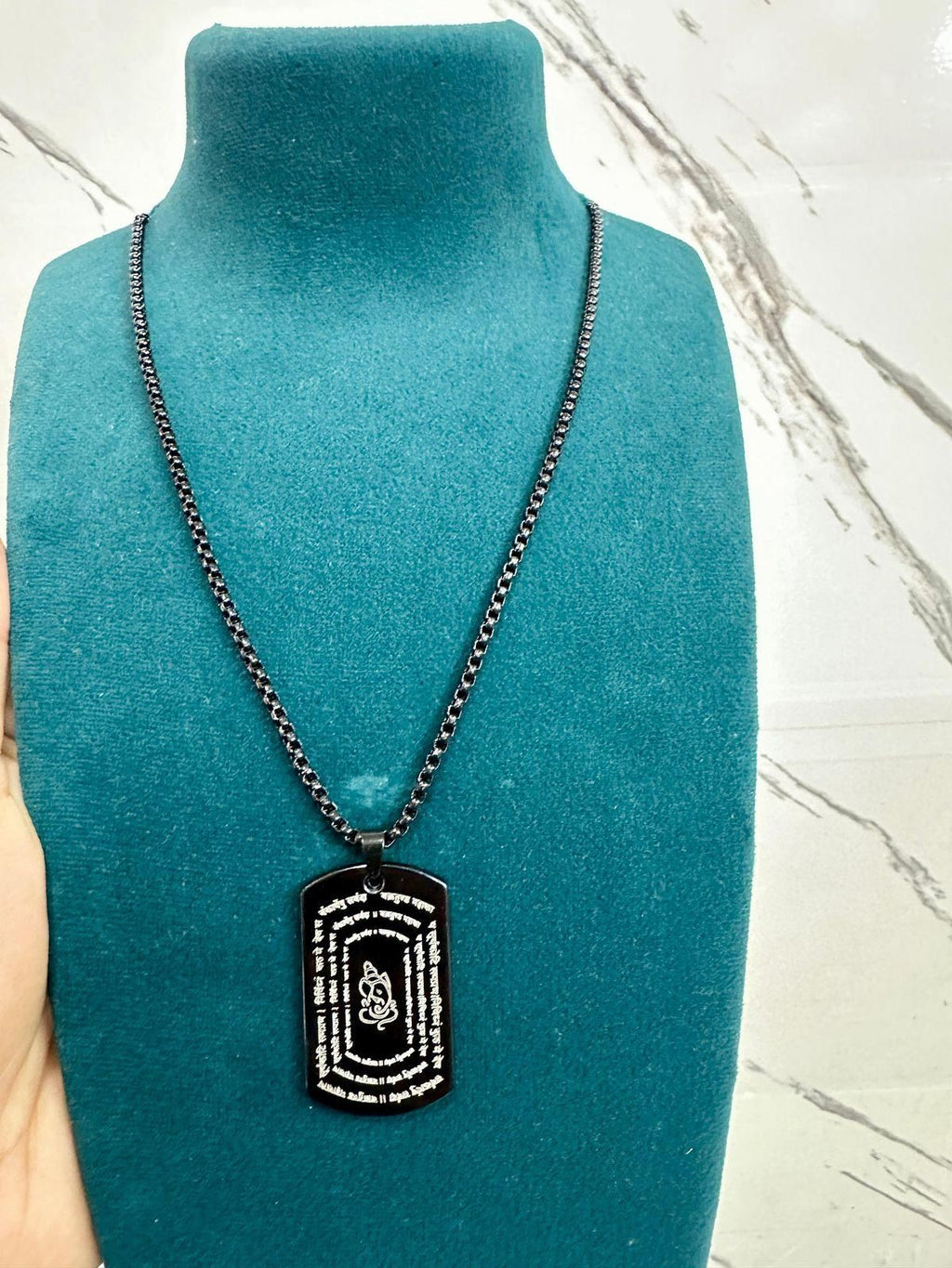 Ganpati Shlok Tag Pendant With Chain – Devotional Wear